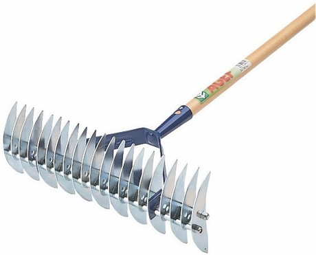 32 TOOTH LAWN GROOMER WITH 150cm HANDLE