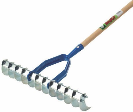 12 TOOTH LAWN GROOMER WITH 150cm HANDLE